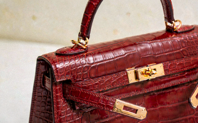 Hermès Kelly 25 Rouge Red Porosus Crocodile Sellier handbag with gold hardware side view