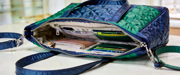 设计师拼色尼龙托特包实拍图，展示可拆卸肩带和多个功能内袋