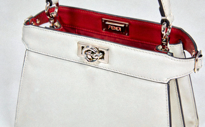 Fendi Peekaboo ISeeU Medium bag in white leather with iconic twist lock revealing a contrasting red interior